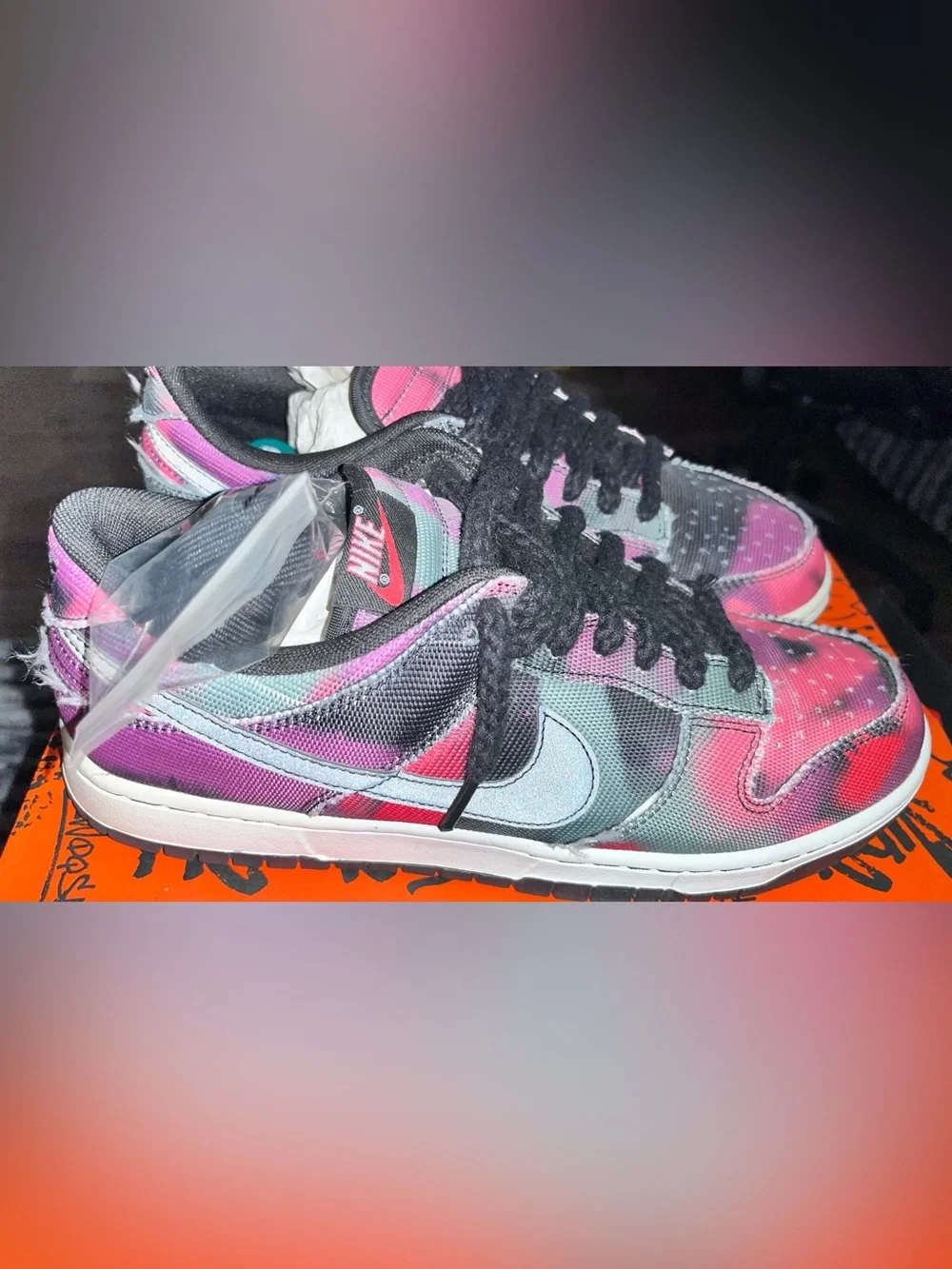 NWT nib nike dunk low se prm graffiti pink sz. 11 men’s authentic rare unworn